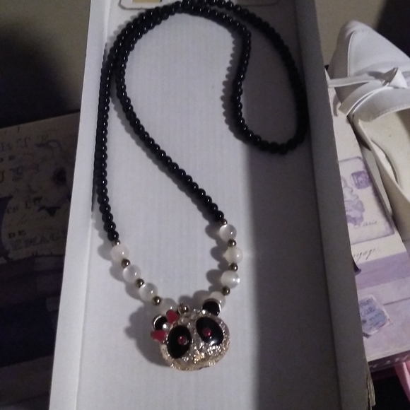 Long beaded panda necklace - Picture 7 of 7